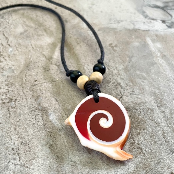 Shell Necklace - Picture 2 of 5